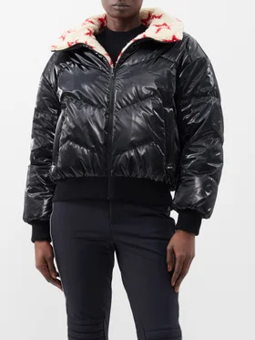 SHOP PERFECT MOMENT >